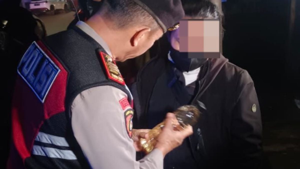 Operasi Razia Miras di Kerkop, Polres Garut Amankan Puluhan Botol