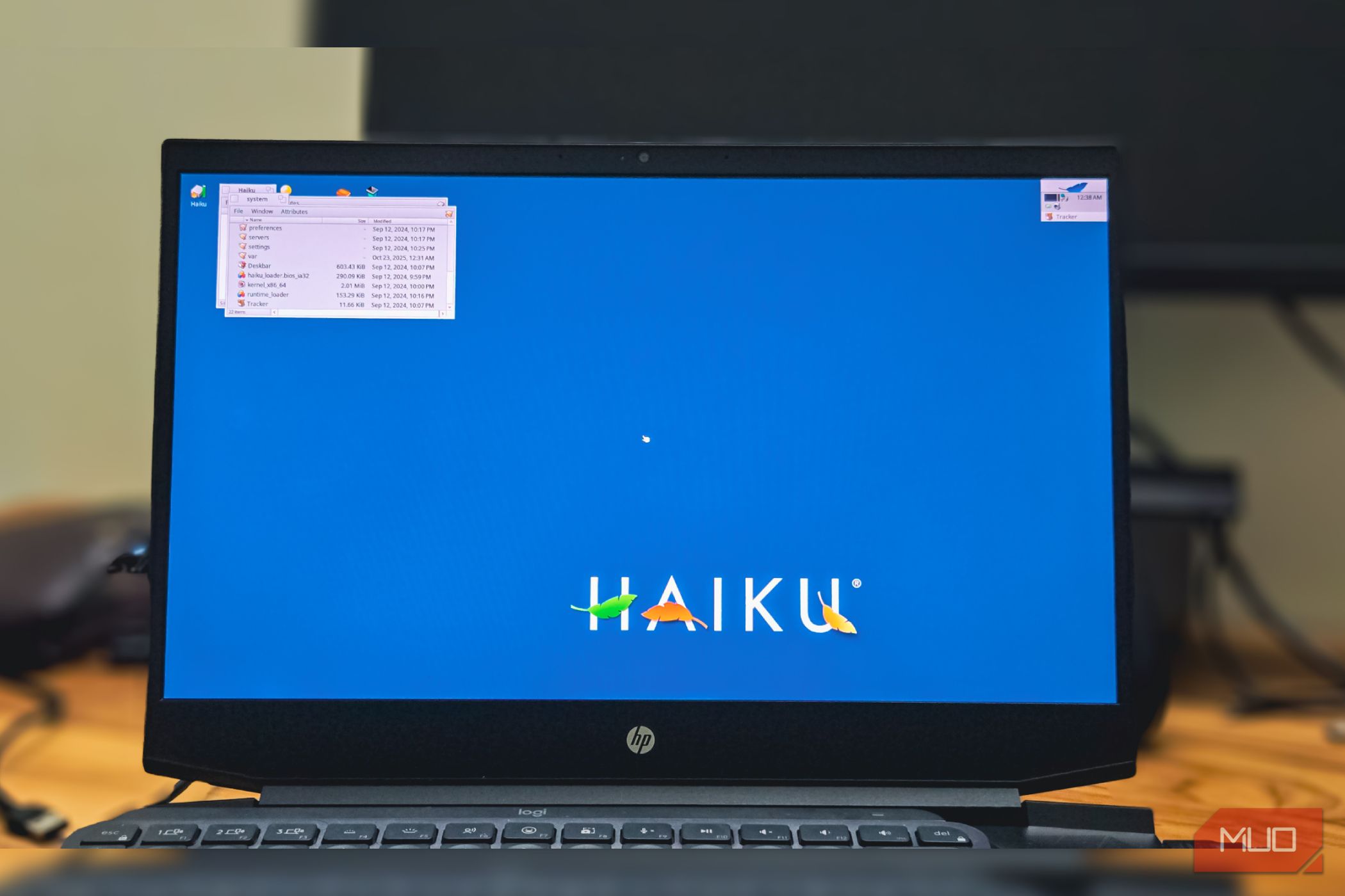 I tried these 4 bizarre operating systems—here’s how it went