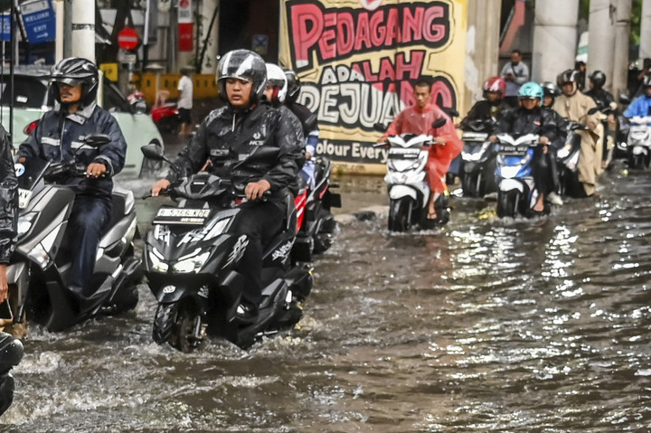 Antisipasi Hujan dan Banjir, DKI Siapkan 600 Pompa dan Keruk Sungai