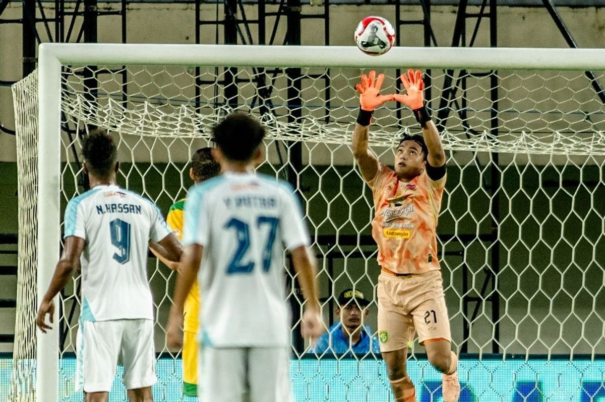 Ernando Ari Jadi Penyelamat Persebaya Saat Hadapi PSBS Biak, Kiper dengan Penyelamatan Terbanyak di 