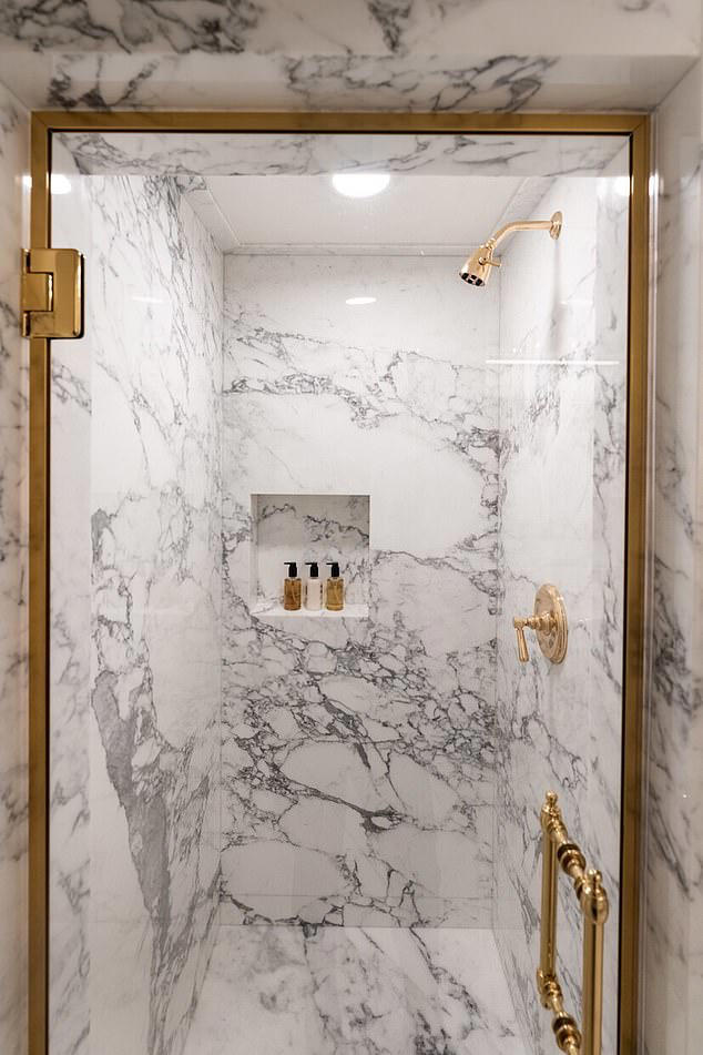 Trump unveils renovated Lincoln Bathroom at the White House - with ...