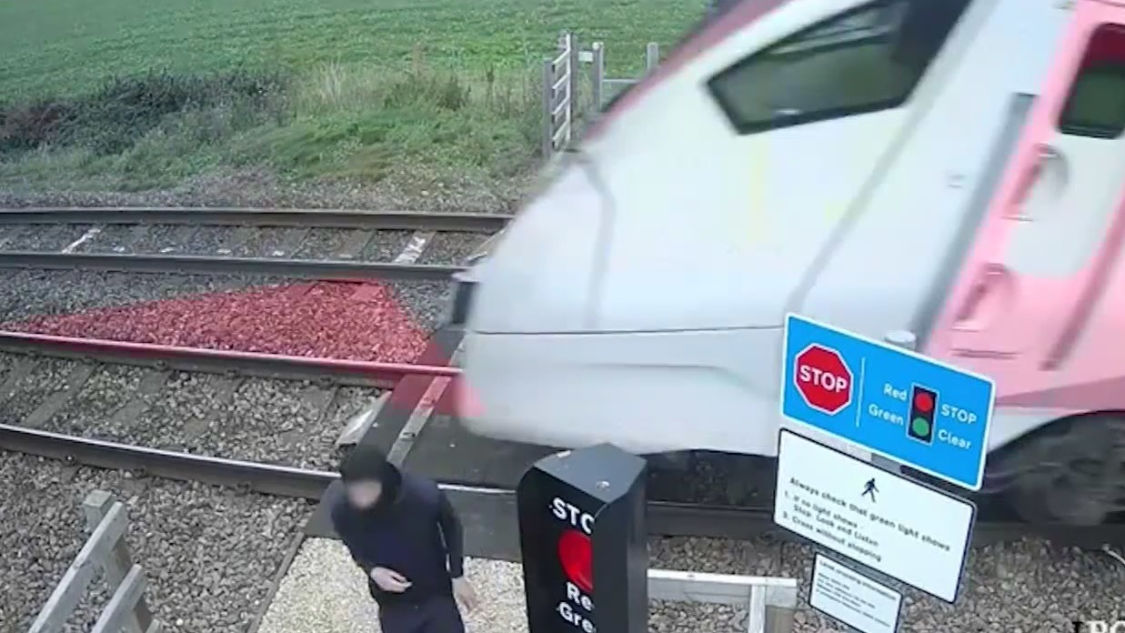 Teen caught on camera dodging 100 mph train in dangerous United Kingdom ...