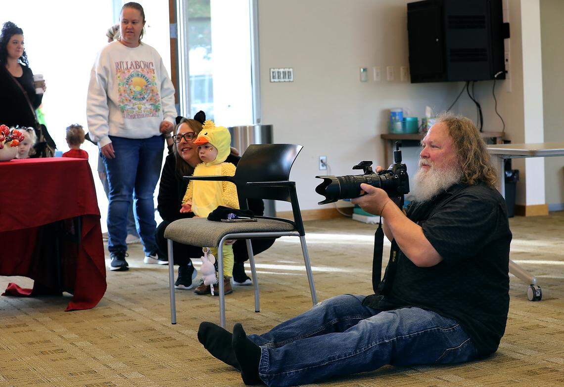 Catch the cuteness: Halloween ‘Picture Fairy' on duty at Richland library