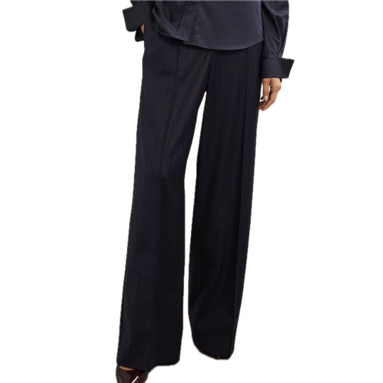 Thought navy and black together was a fashion faux pas? Sarah Jessica
