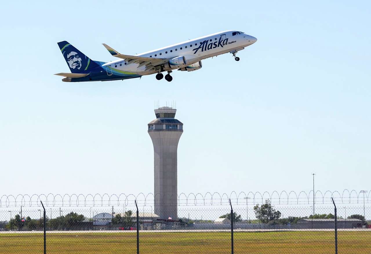 Passenger traffic climbs at Austin airport as JetBlue, Frontier see big ...