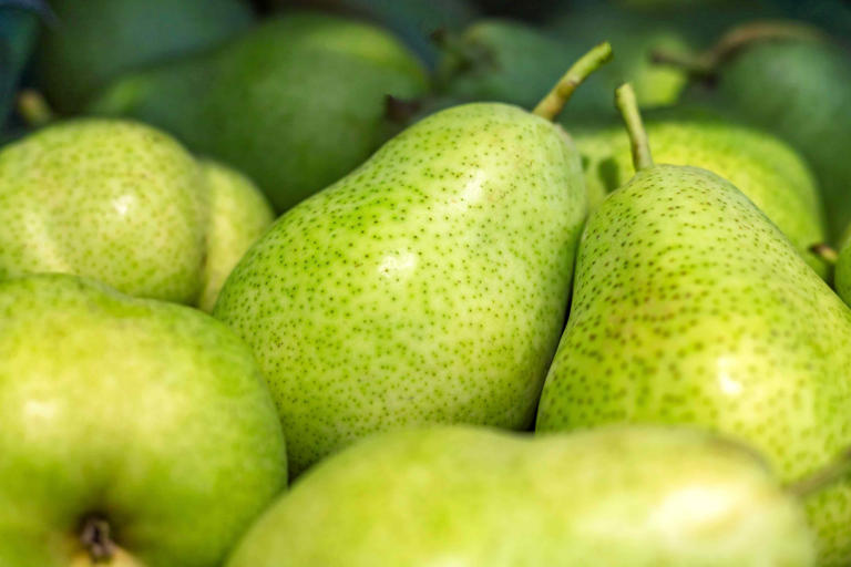 8 foods with as much fiber as a pear