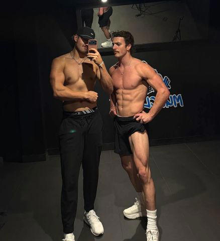 Benson Boone Flashes Abs in Seriously Swole Gym Photo as Fans Rave He