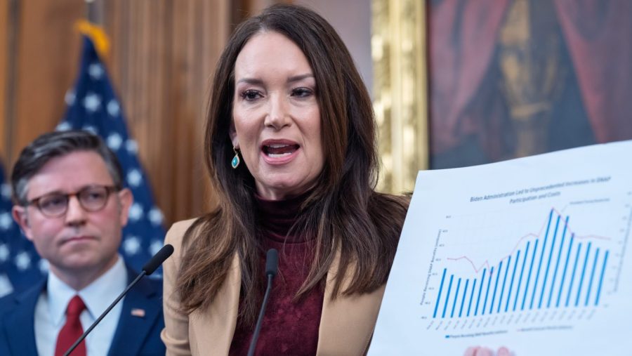 Live updates: Trump indicates USDA will use emergency SNAP funds after ...
