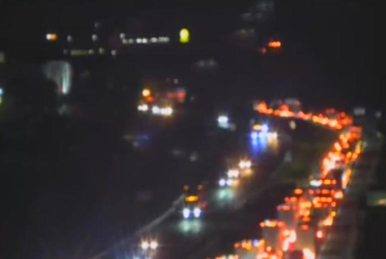 Vehicle fire shuts down part of I-81 in Rockingham County
