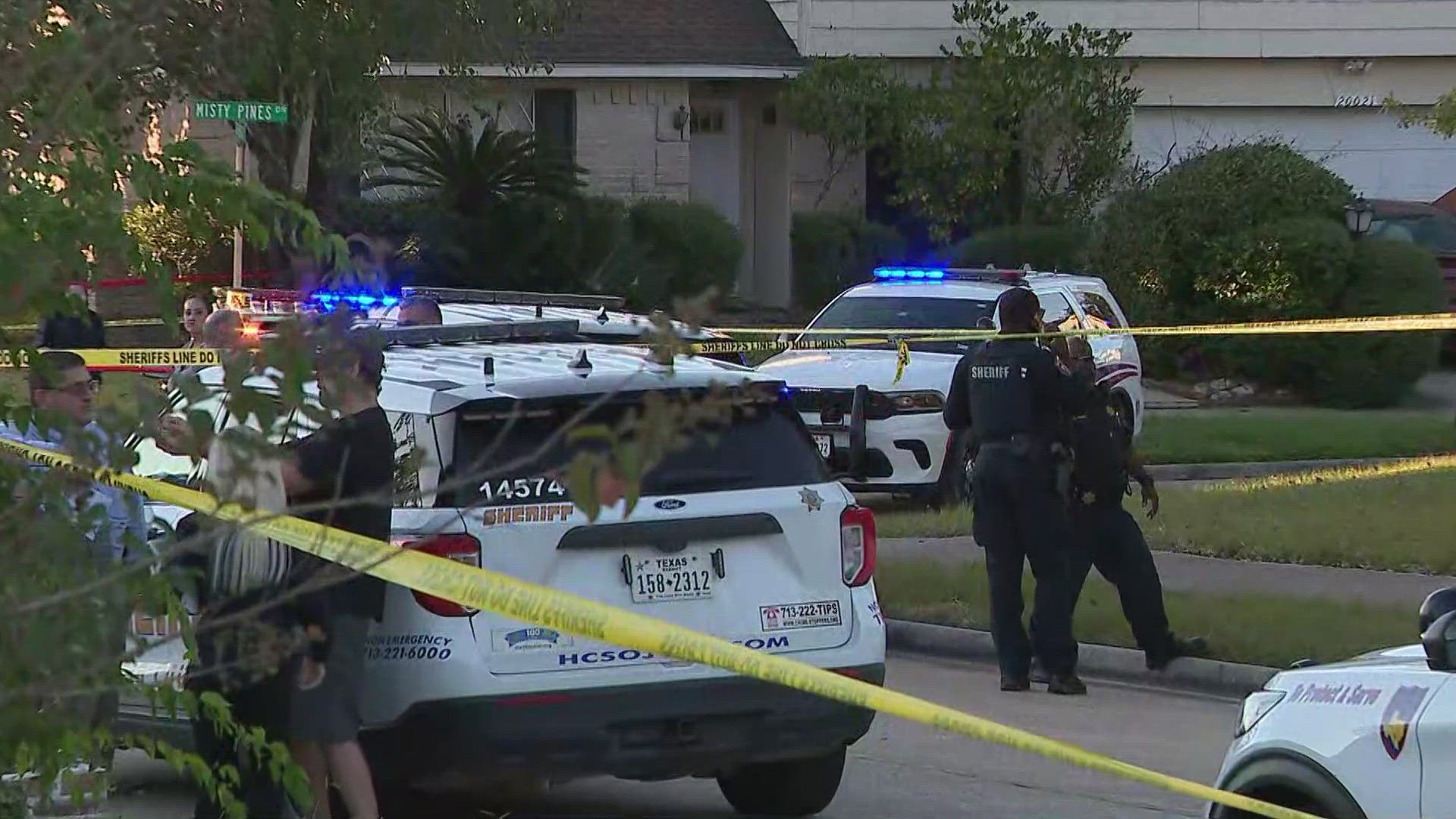 Off-duty Harris County deputy fatally shoots man attempting to enter ...