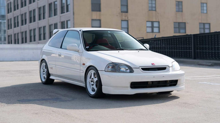 The Forgotten Honda Civic SiR: The Origin of the Type R Legacy