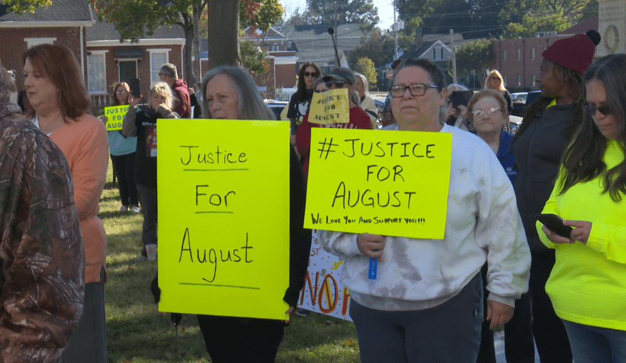 Several locals and visitors gathered at Colbert County Courthouse for a ...