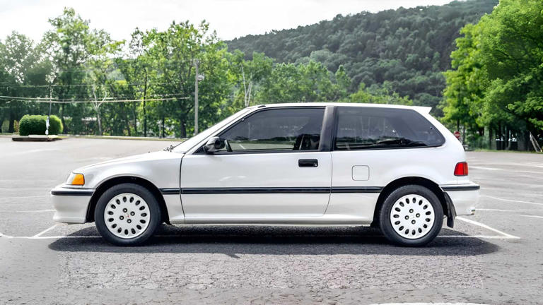 The Forgotten Honda Civic SiR: The Origin of the Type R Legacy