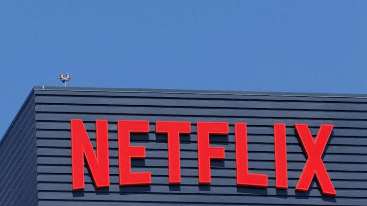 Netflix explora una oferta para adquirir Warner Bros Discovery y contrata a Moelis para evaluar un posible acuerdo