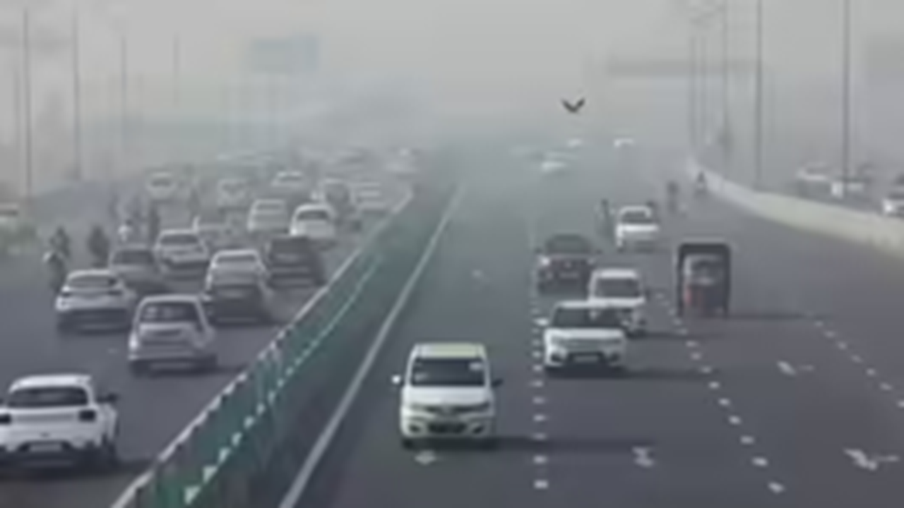 Delhi pollution: Ban enforced on non-Delhi BS-III goods vehicles ...