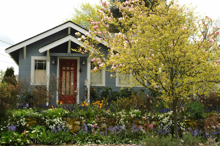 6 Things Real Estate Experts Say Are Making Your Home Look Neglected ...