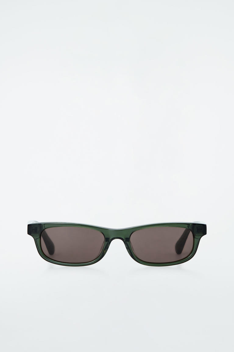 Want to Wear Dark-Wash Jeans the 2025 Way? Style Them Exclusively With ...