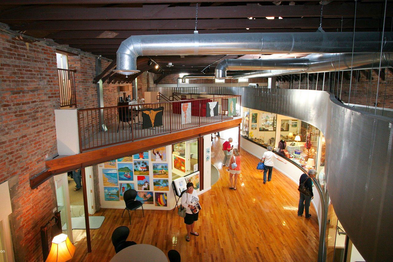 Hub on Canal
