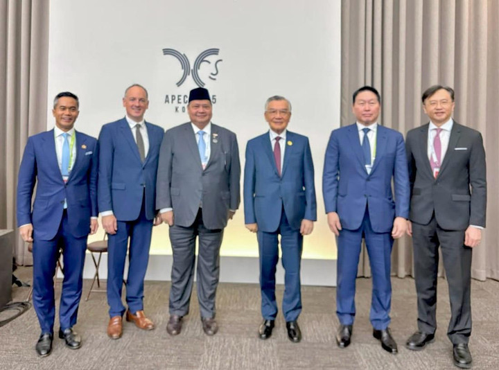 Airlangga Dorong Kolaborasi Teknologi Pemerintah & Dunia Usaha saat Dialog APEC