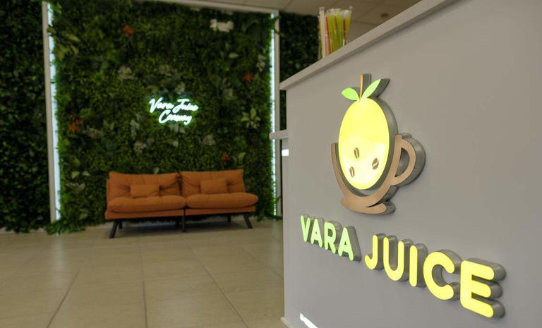 Smoothie chain known for colorful drinks, Dubai chocolate opens spot in ...