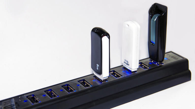 powered USB hub with three USB sticks plugged in