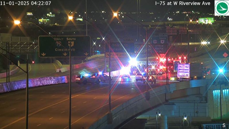 At least one person dead after crash on I-75 SB; Interstate shut down