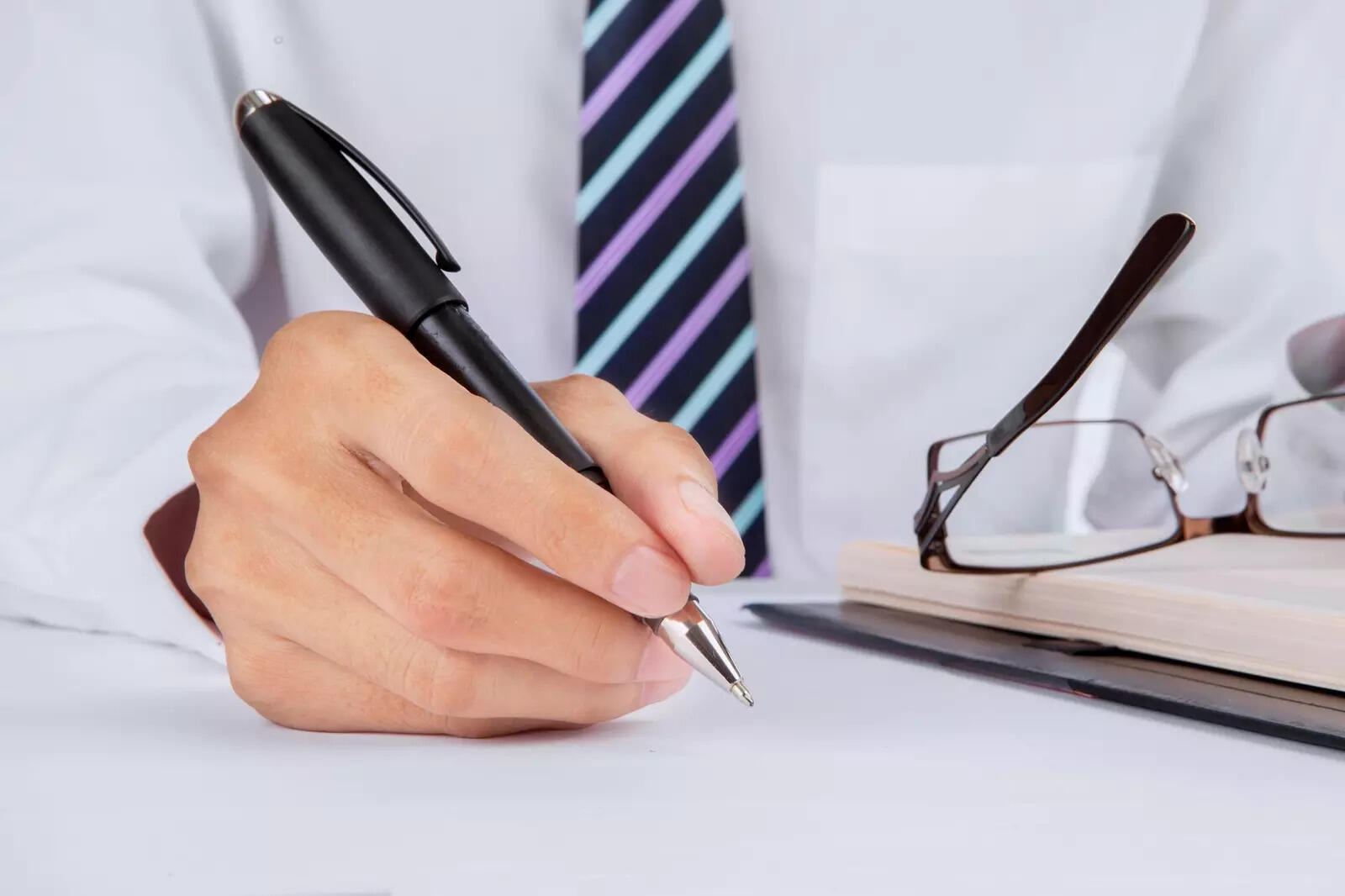 Why Do Government Officials Use Green Ink? Know The Reason