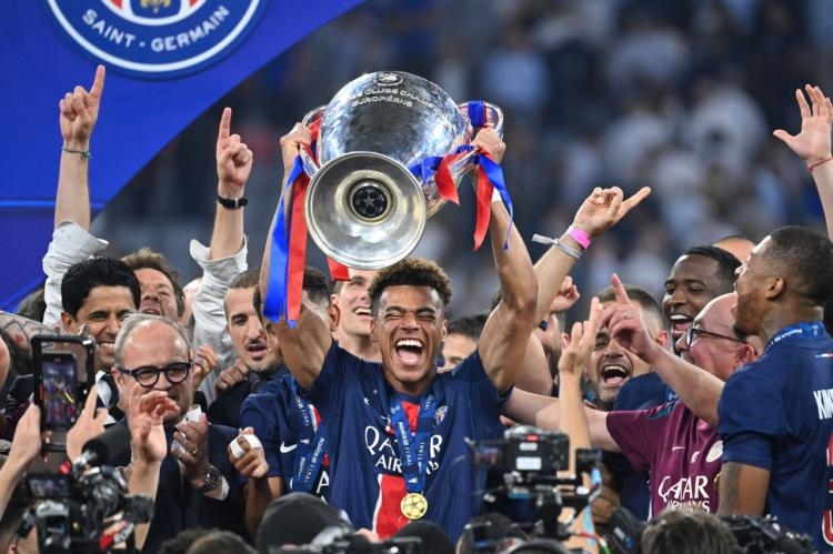 psg-d-sir-dou-frapp-par-la-mal-diction-des-meilleurs-joueurs-de