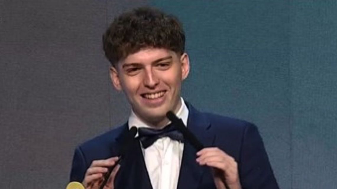 Davoo Xeneize emocionó en los Premios Ídolo 2025: “El orgullo de mi mamá vale más que cualquier trofeo”