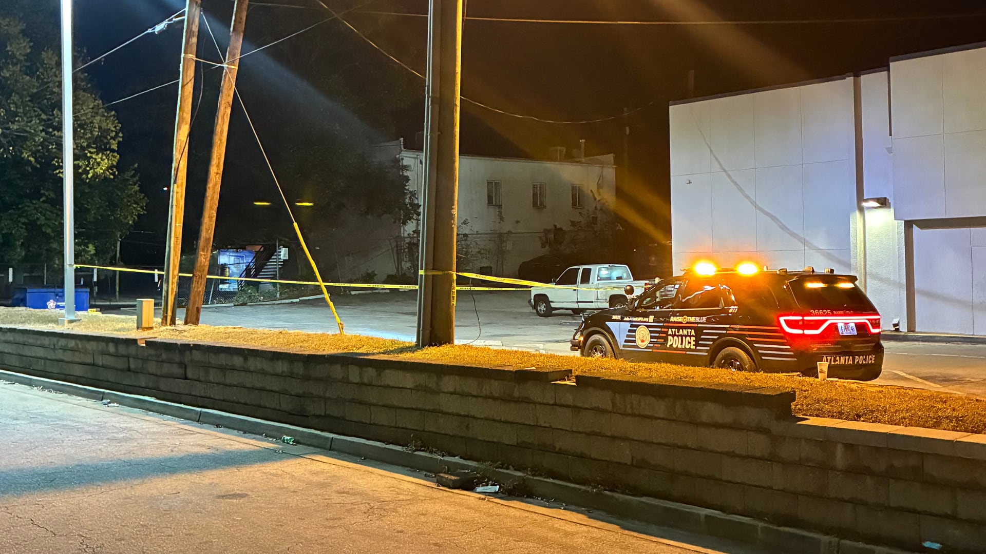 Man shot in the thigh in southwest Atlanta, police say