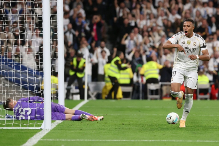 Mbappé amplía la ventaja del Real Madrid en La Liga tras la goleada al Valencia.
