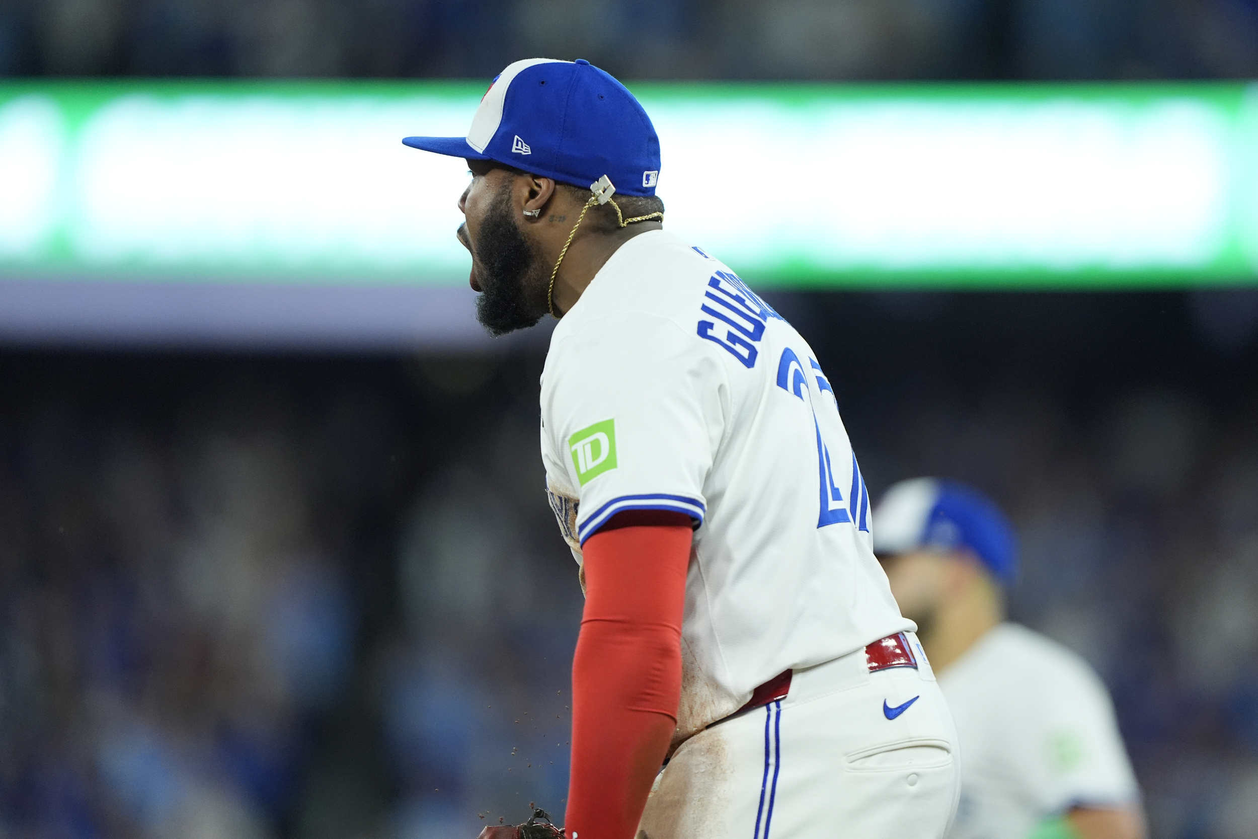 Daulton Varsho, Vladimir Guerrero Jr. make great diving plays in Game 7