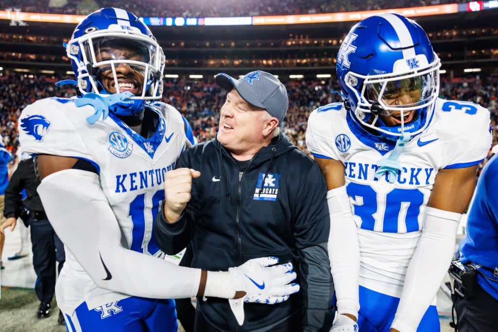 Mark Stoops lets team dance in a joyful Kentucky locker room: ‘They ...