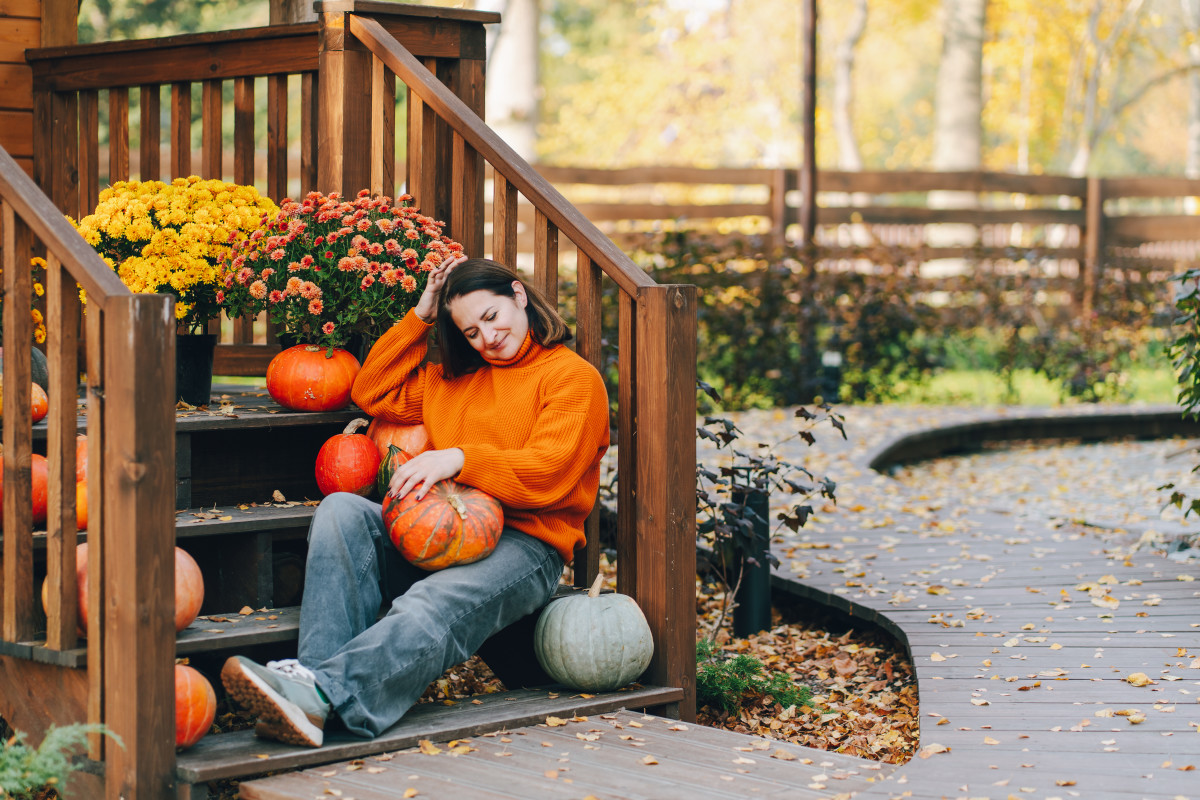AA1PDVcd 10 Habits of Emotionally Mature Women in November, Per Experts