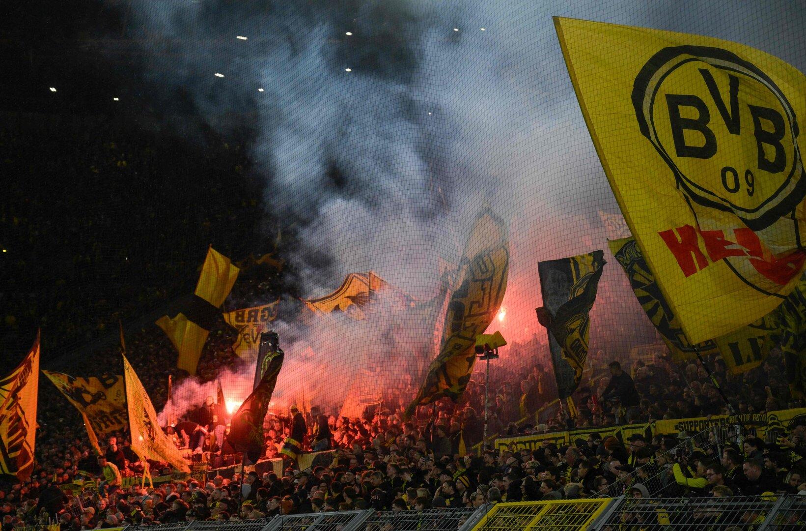 Dortmund gegen Schalke Massenschlägerei beim Kölner Hauptbahnhof
