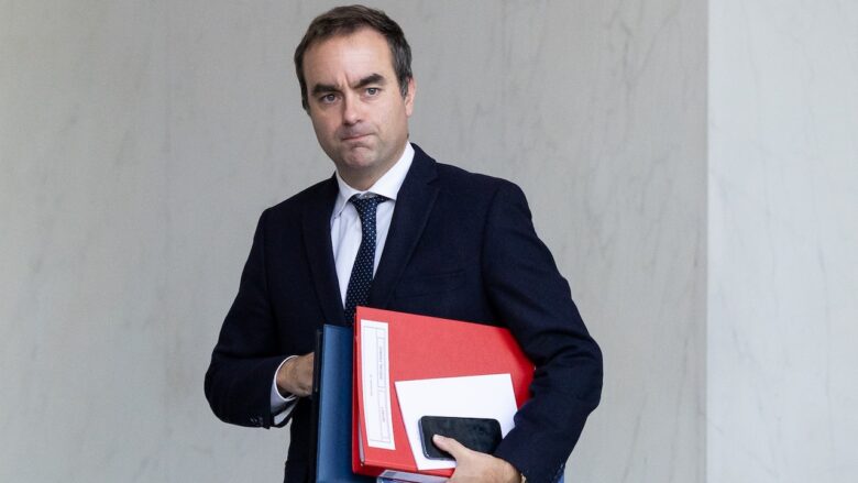 Premier ministre français Sébastien Lecornu survit à deux motions de ...