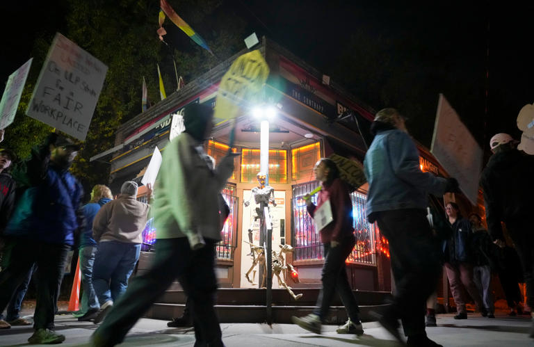 As historic LGBTQ+ bar closes in SLC, owner and union organizers say ...