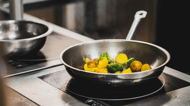 The Best Type Of Pan To Use On A Gas Cooktop