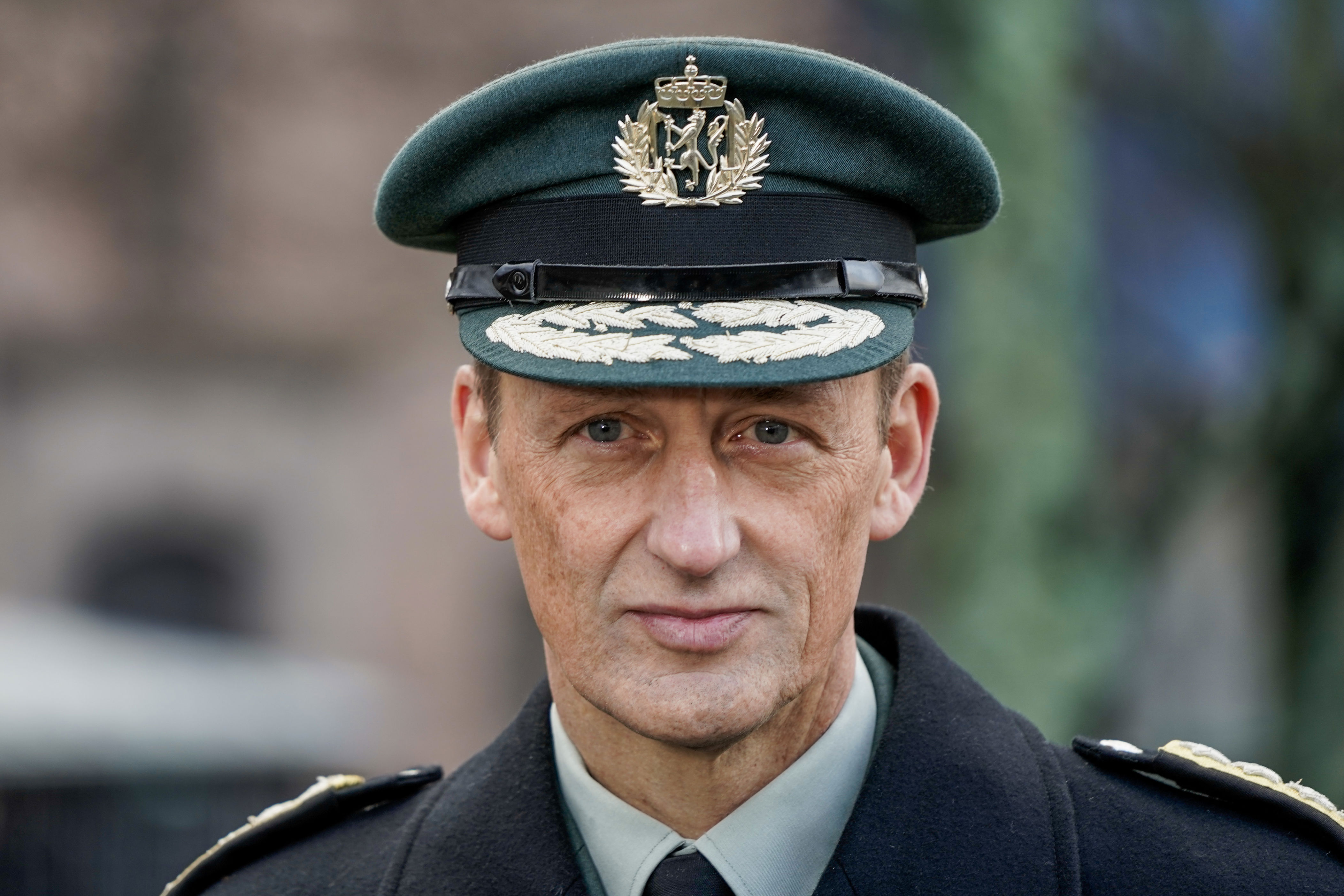 Forsvarssjef Eirik Kristoffersen tok initiativ til endringene i statuttene sammen med Forsvarets tros- og livssynskorps, slik at alt personell i forsvarssektoren som har omkommet i tjeneste, nå hedres under Forsvarets minnedag. Foto: Thomas Fure / NTB