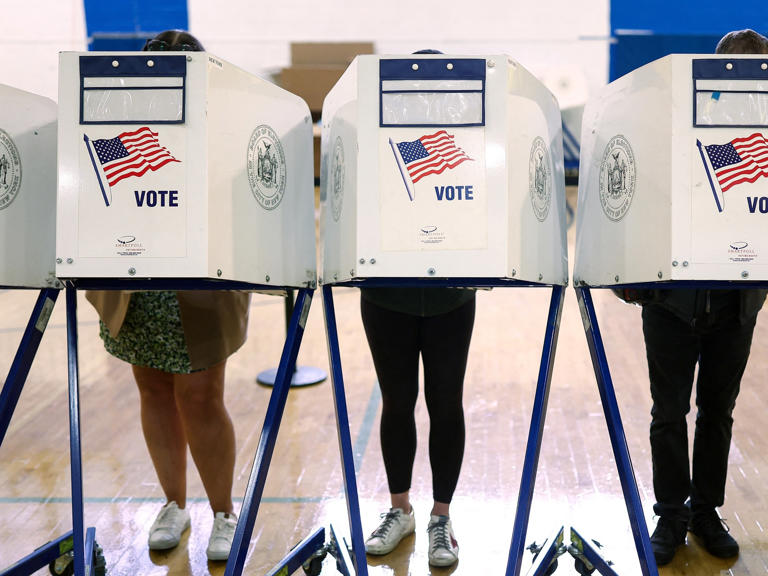 Who are the midterm 2026 swing voters at play? What pollsters are saying