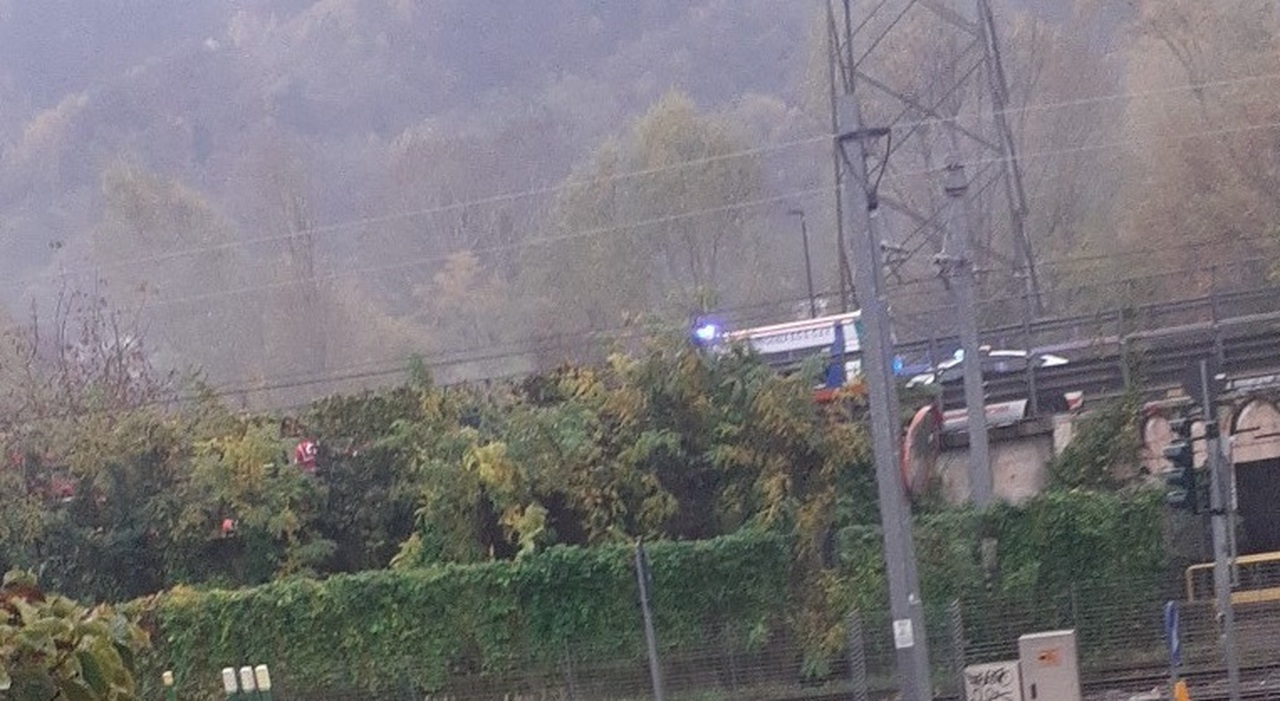Incidente frontale tra auto e camion dei vigili del fuoco, morto un ...
