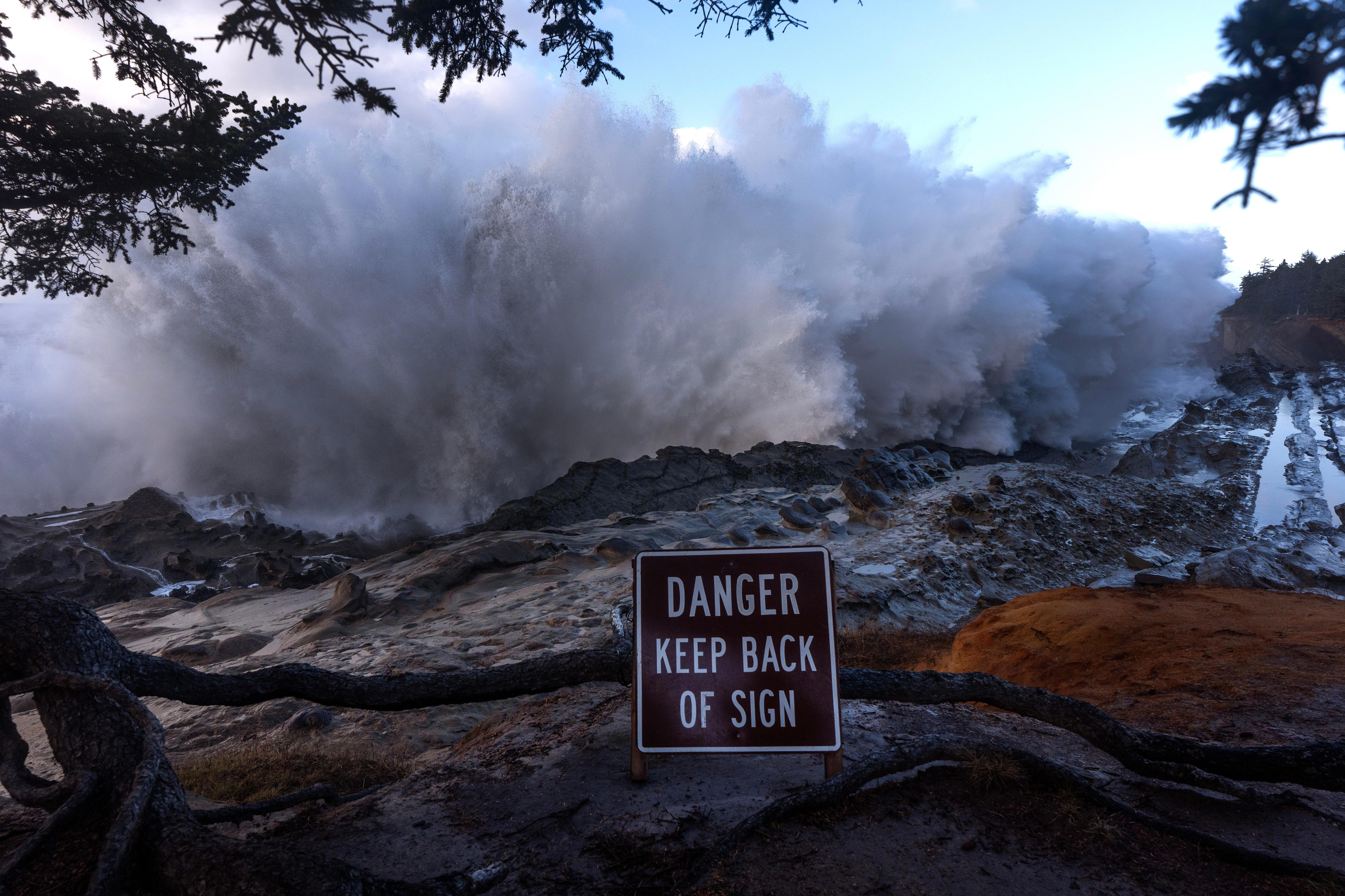 Atmospheric river to bring heavy rain, winds, chance for Oregon Coast ...