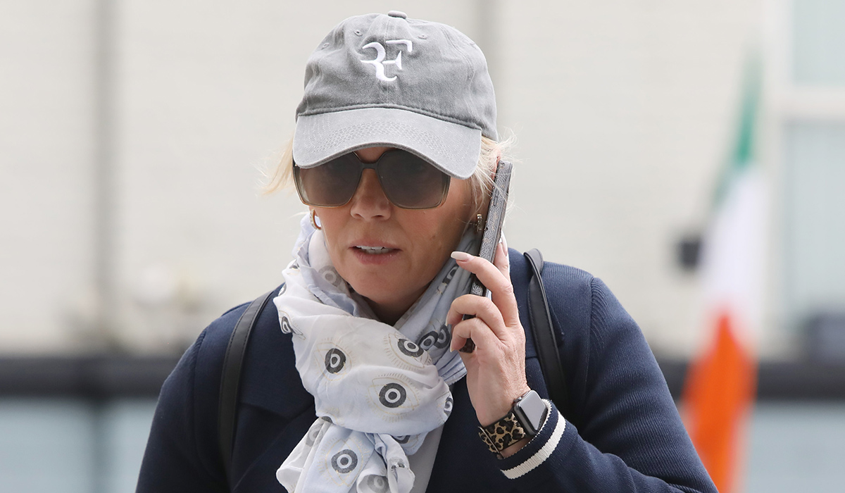 AA1PET8q Carey Rejects GoFundMe Over Sister Concerns
