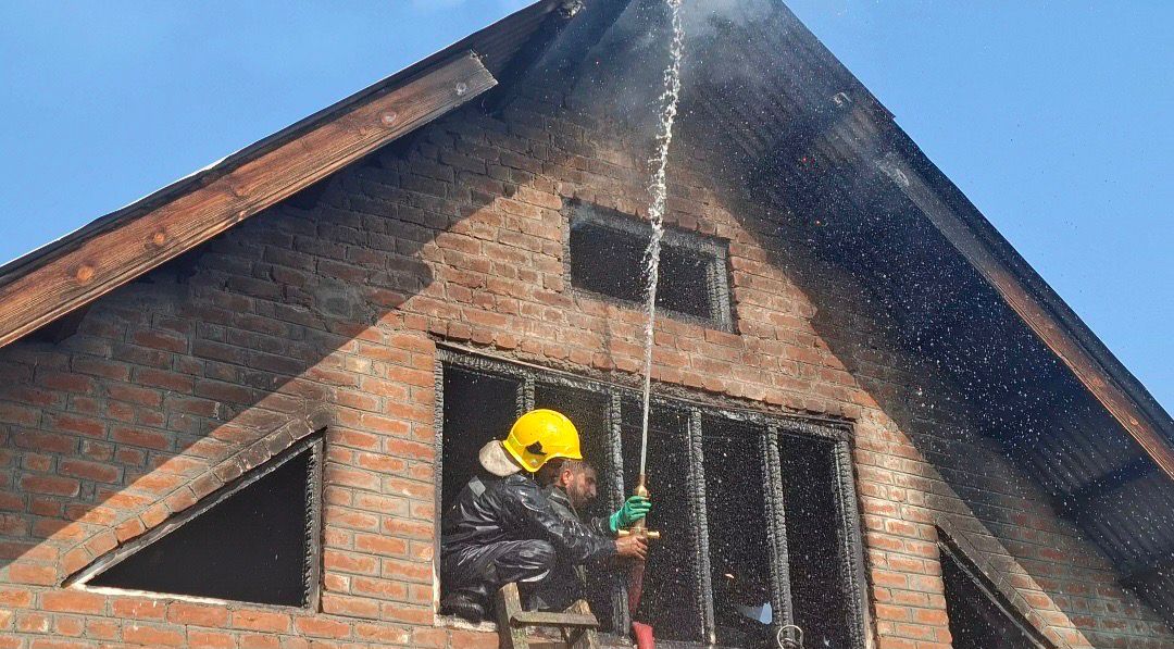 Residential house gutted in north Kashmir's Sopore
