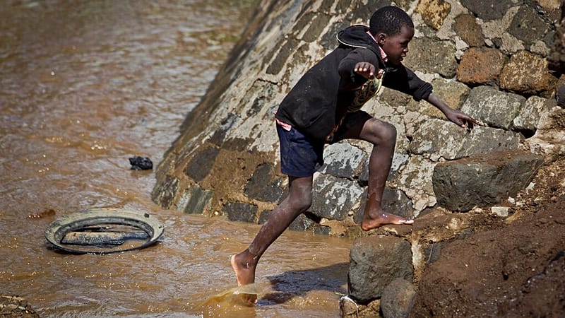 At least 21 dead and more than 1,000 homes destroyed as landslide hits ...