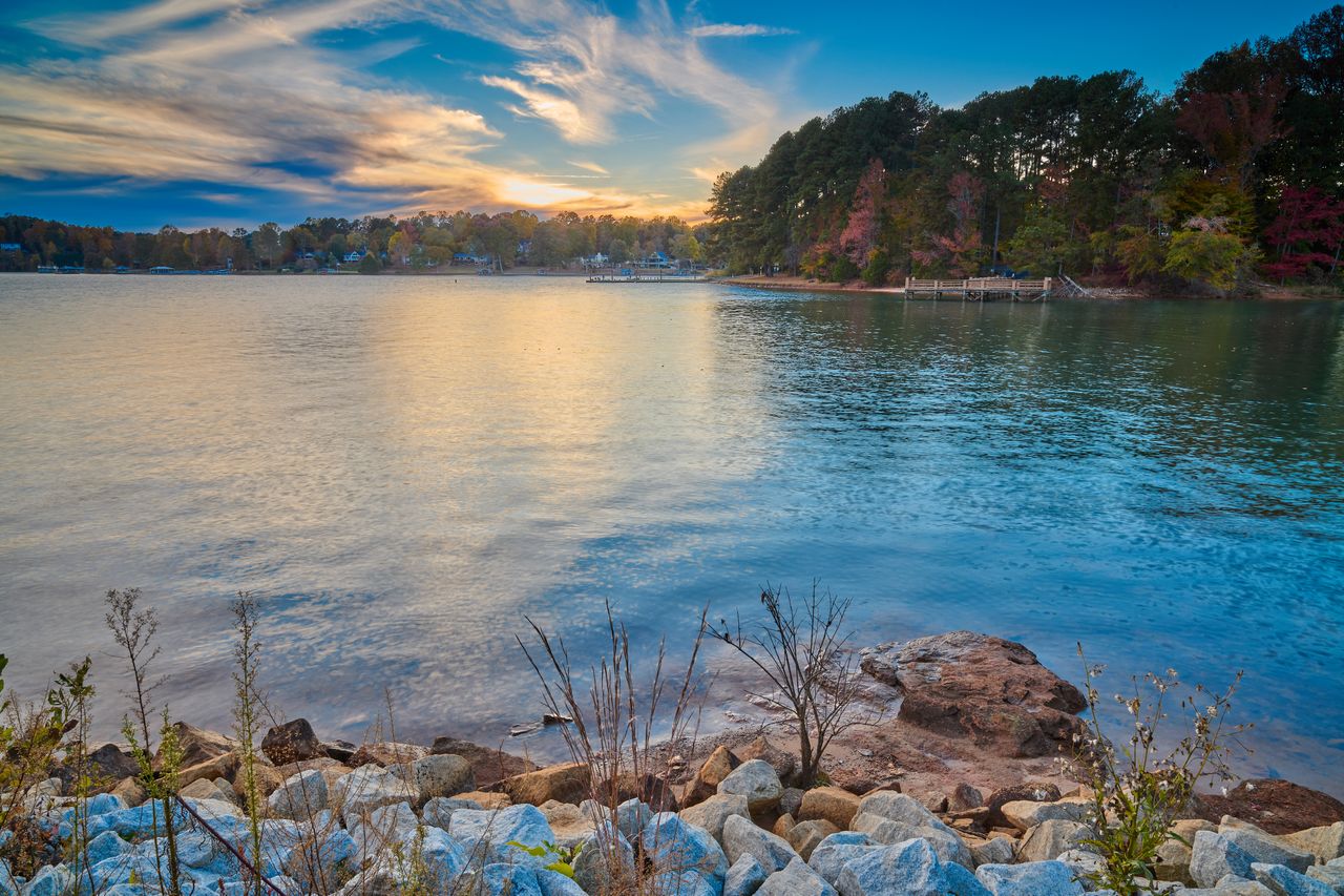 AA1PF3vq Top 10 Lake Towns Where Retirees Enjoy the Good Life