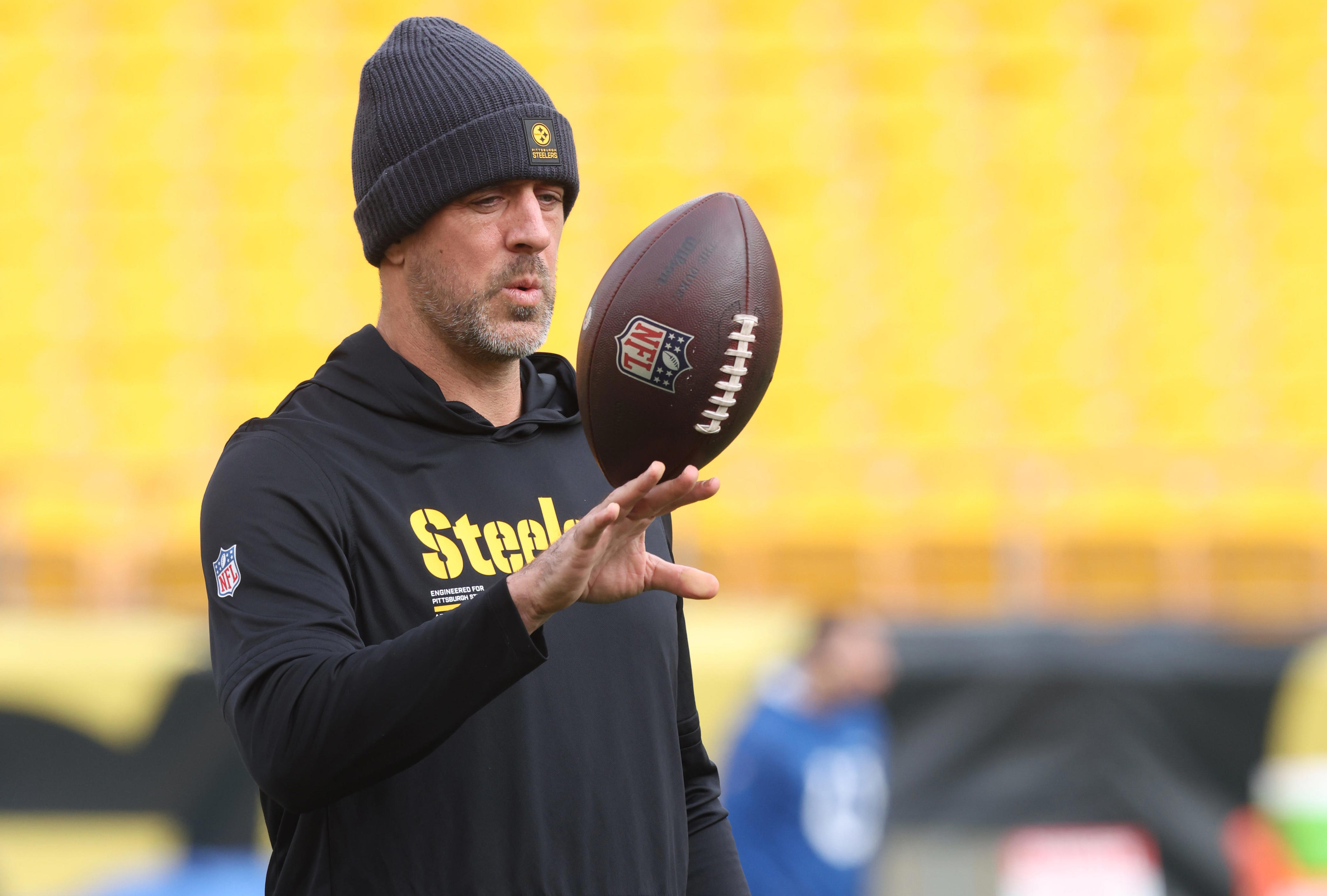 NFL insider with huge update on Steelers QB Aaron Rodgers wrist injury