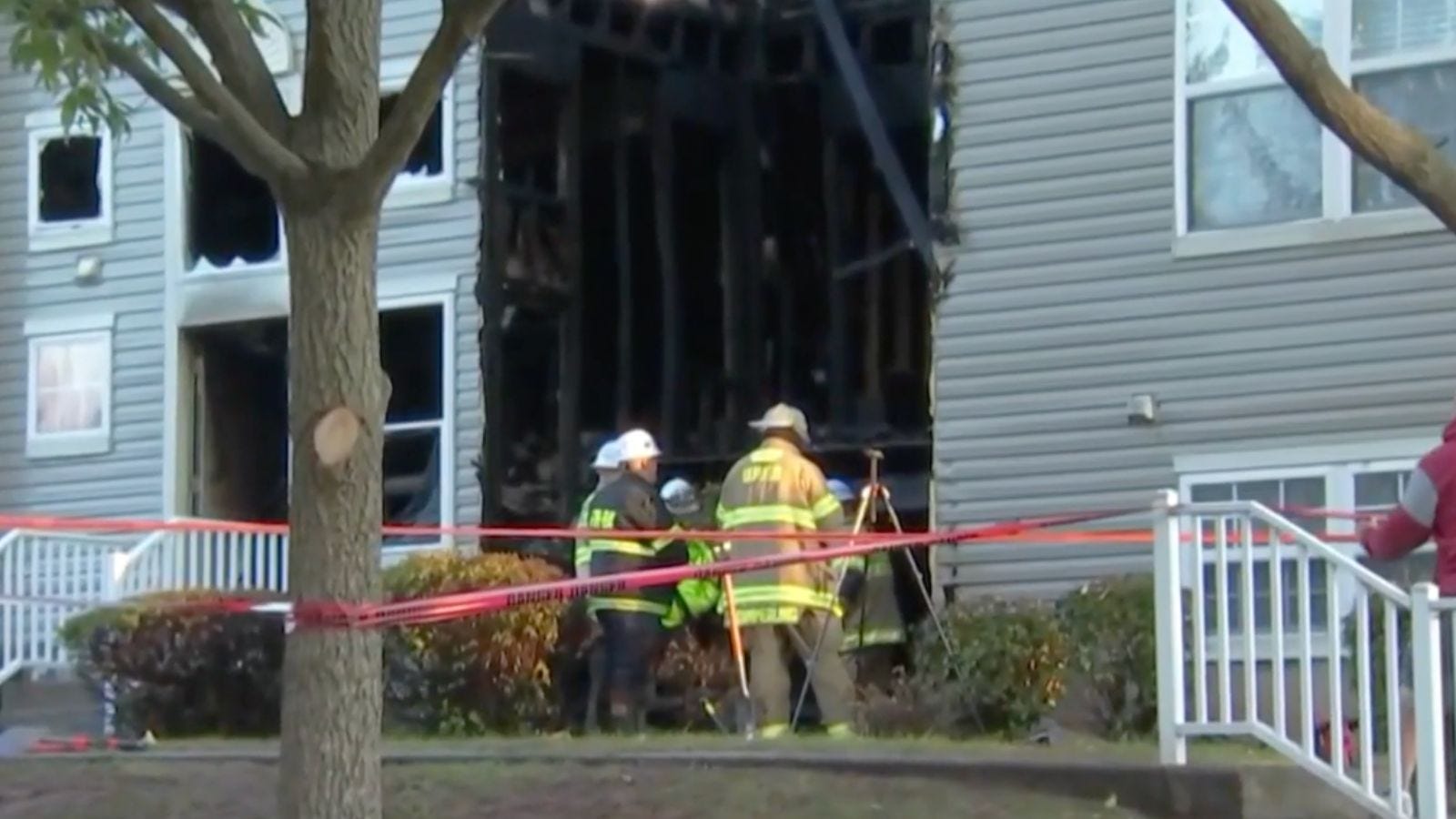 Fire destroys townhomes, displaces residents in Montgomery County
