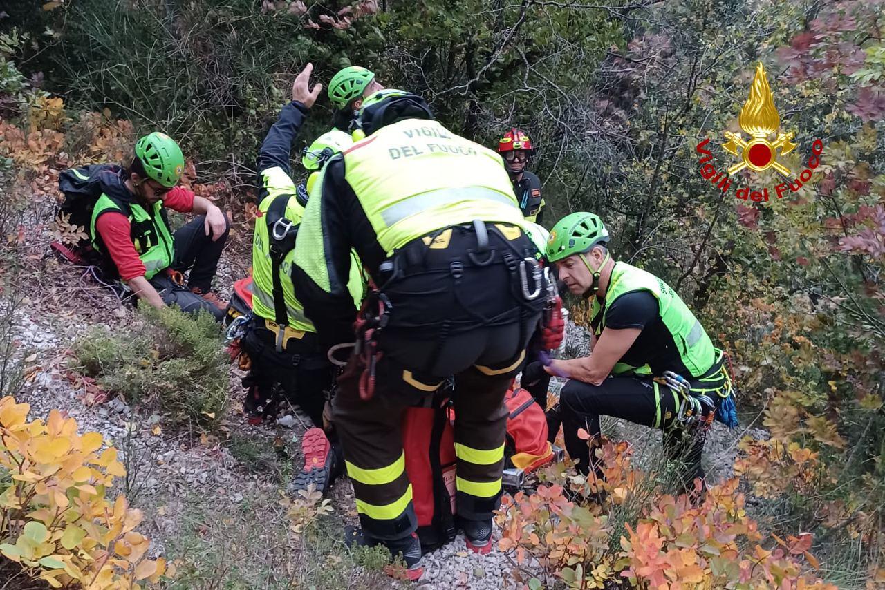Colpita da un sasso alla testa durante la scalata, 40enne in ospedale