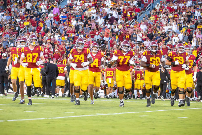 USC enters Coaches Poll, moves up in AP after win at Nebraska
